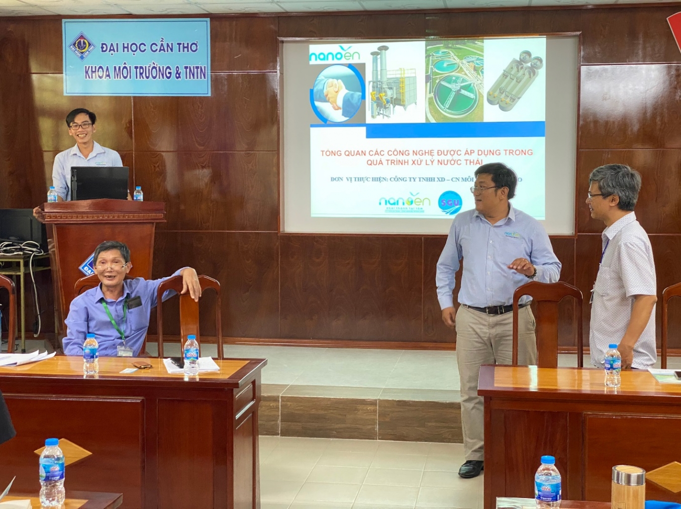 Không khí hào hứng tại buổi tiếp đón (Nanoen)
