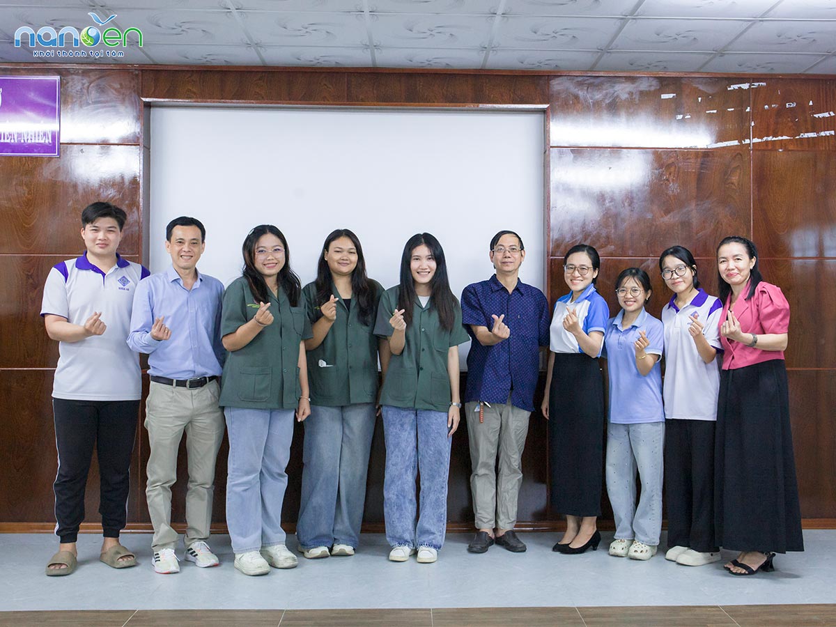 Ảnh kỉ niệm tại buổi báo cáo