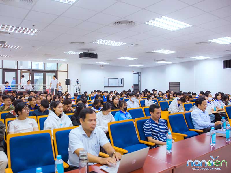 Nanoen chia sẻ hành trình khởi nghiệp trong lĩnh vực môi trường tại tọa đàm “Thị trường việc làm và khởi nghiệp sinh viên” do Khoa Môi trường & Tài nguyên Thiên nhiên – Đại học Cần Thơ tổ chức, góp phần định hướng nghề nghiệp và truyền cảm hứng cho thế hệ trẻ.