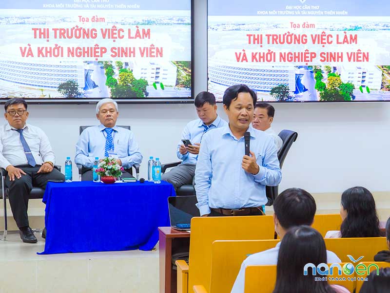 Nanoen chia sẻ hành trình khởi nghiệp trong lĩnh vực môi trường tại tọa đàm “Thị trường việc làm và khởi nghiệp sinh viên” do Khoa Môi trường & Tài nguyên Thiên nhiên – Đại học Cần Thơ tổ chức, góp phần định hướng nghề nghiệp và truyền cảm hứng cho thế hệ trẻ.