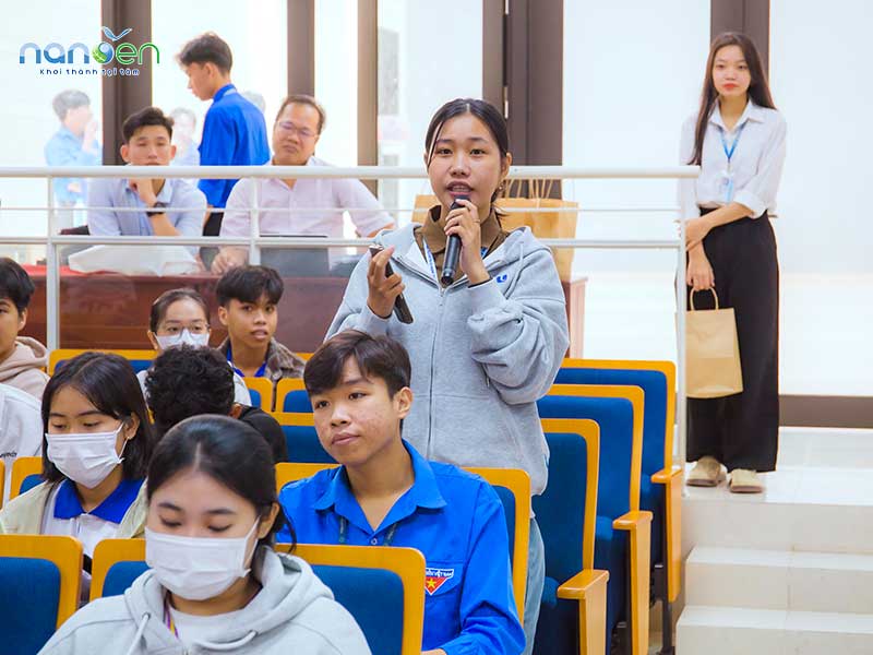 Nanoen chia sẻ hành trình khởi nghiệp trong lĩnh vực môi trường tại tọa đàm “Thị trường việc làm và khởi nghiệp sinh viên” do Khoa Môi trường & Tài nguyên Thiên nhiên – Đại học Cần Thơ tổ chức, góp phần định hướng nghề nghiệp và truyền cảm hứng cho thế hệ trẻ.