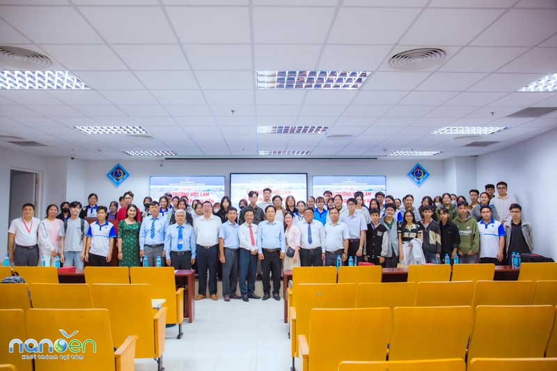 Nanoen chia sẻ hành trình khởi nghiệp trong lĩnh vực môi trường tại tọa đàm “Thị trường việc làm và khởi nghiệp sinh viên” do Khoa Môi trường & Tài nguyên Thiên nhiên – Đại học Cần Thơ tổ chức, góp phần định hướng nghề nghiệp và truyền cảm hứng cho thế hệ trẻ.