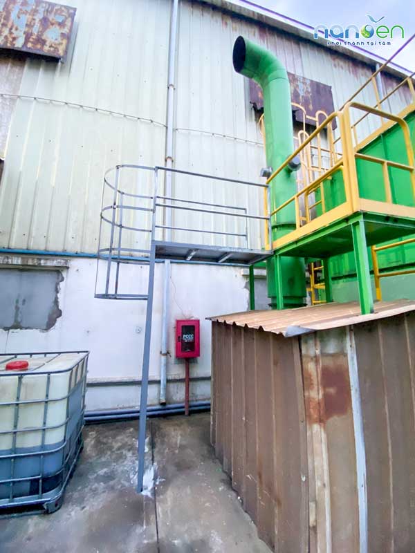 Sàn thao tác thu mẫu khí thải tại công ty sản xuất màn bọc thực phẩm