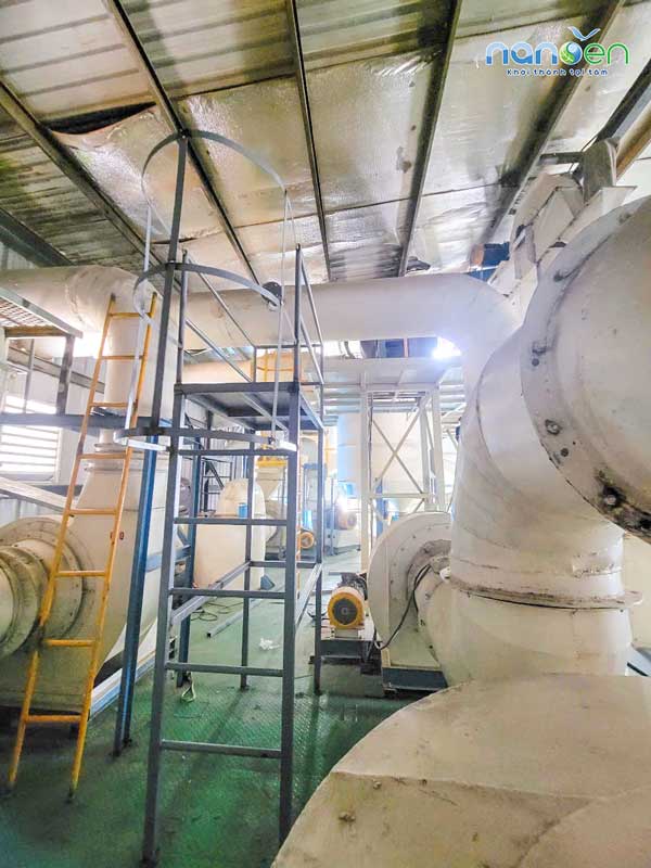 Sàn thao tác thu mẫu khí thải tại công ty sản xuất thức ăn công nghiệp 