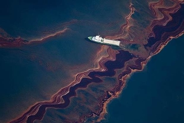 Oil spill response